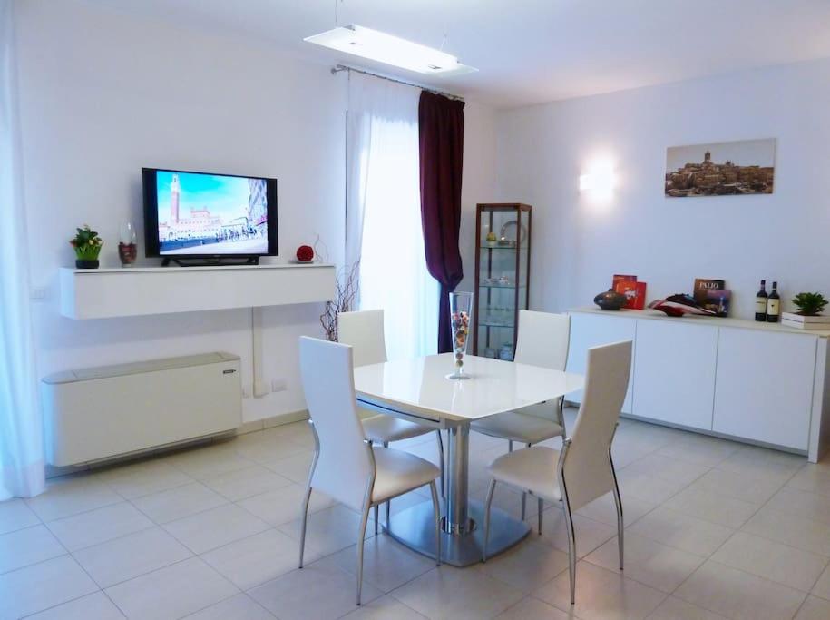 Modern & Strategic Apartment Siena Eksteriør bilde