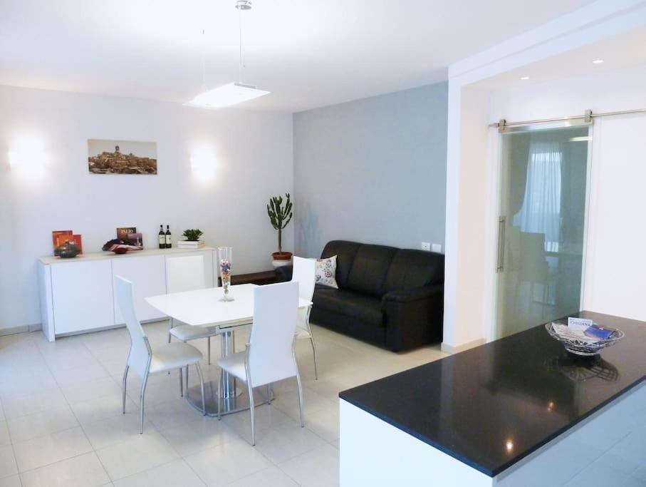 Modern & Strategic Apartment Siena Eksteriør bilde