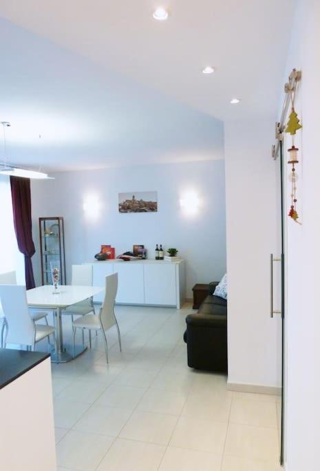Modern & Strategic Apartment Siena Eksteriør bilde